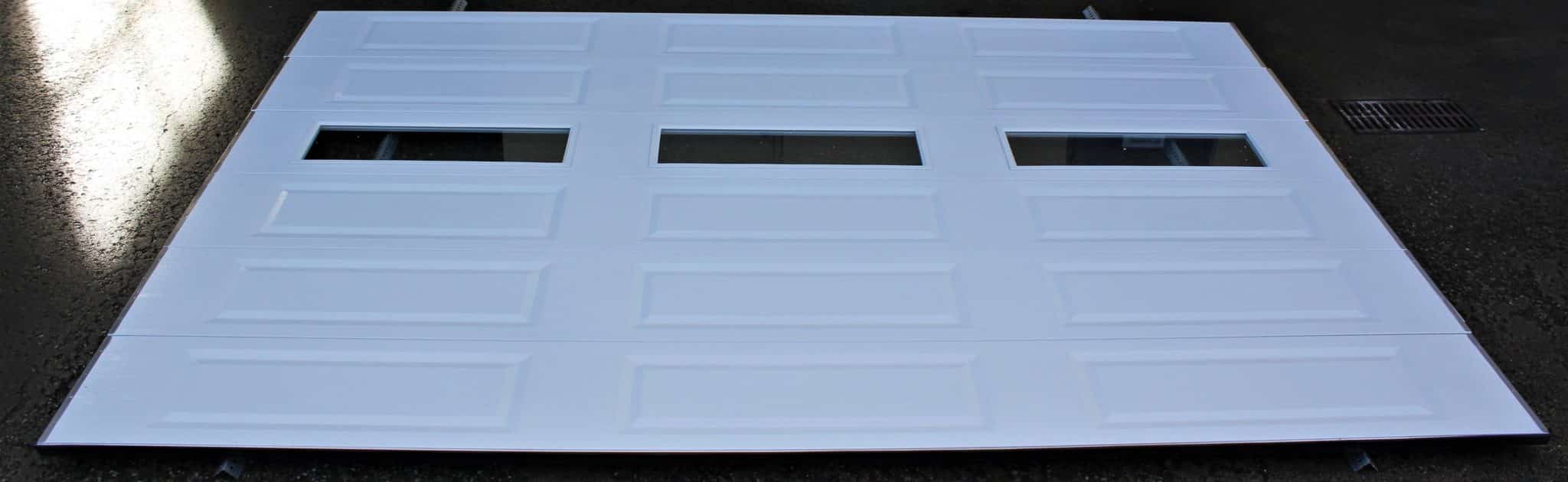 Read more about the article [SOLD] Clopay model T52L white garage door with 1 section single pane glass